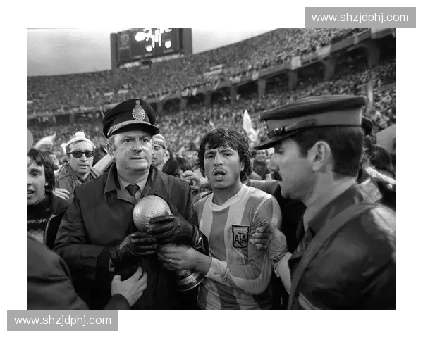 历届世界杯主题曲的风采与变化：音乐背后的文化传承与全球足坛情感连接