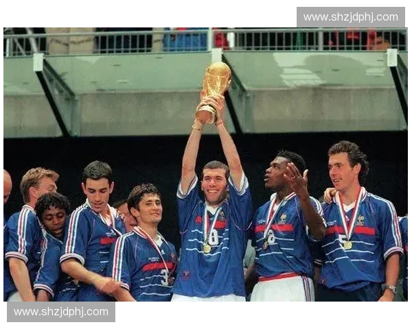 围绕法国1998世界杯冠军阵容解析黄金一代的辉煌与传奇重现之路 围绕法国1998世界杯冠军阵容解析黄金一代的辉煌与传奇重现之路